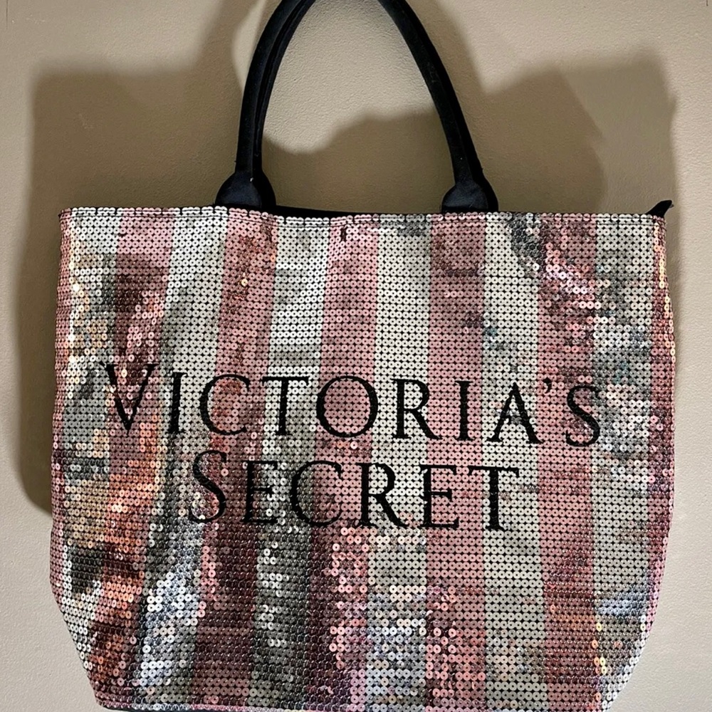 Victoria Secret Weekender Bag. Used in great shape!